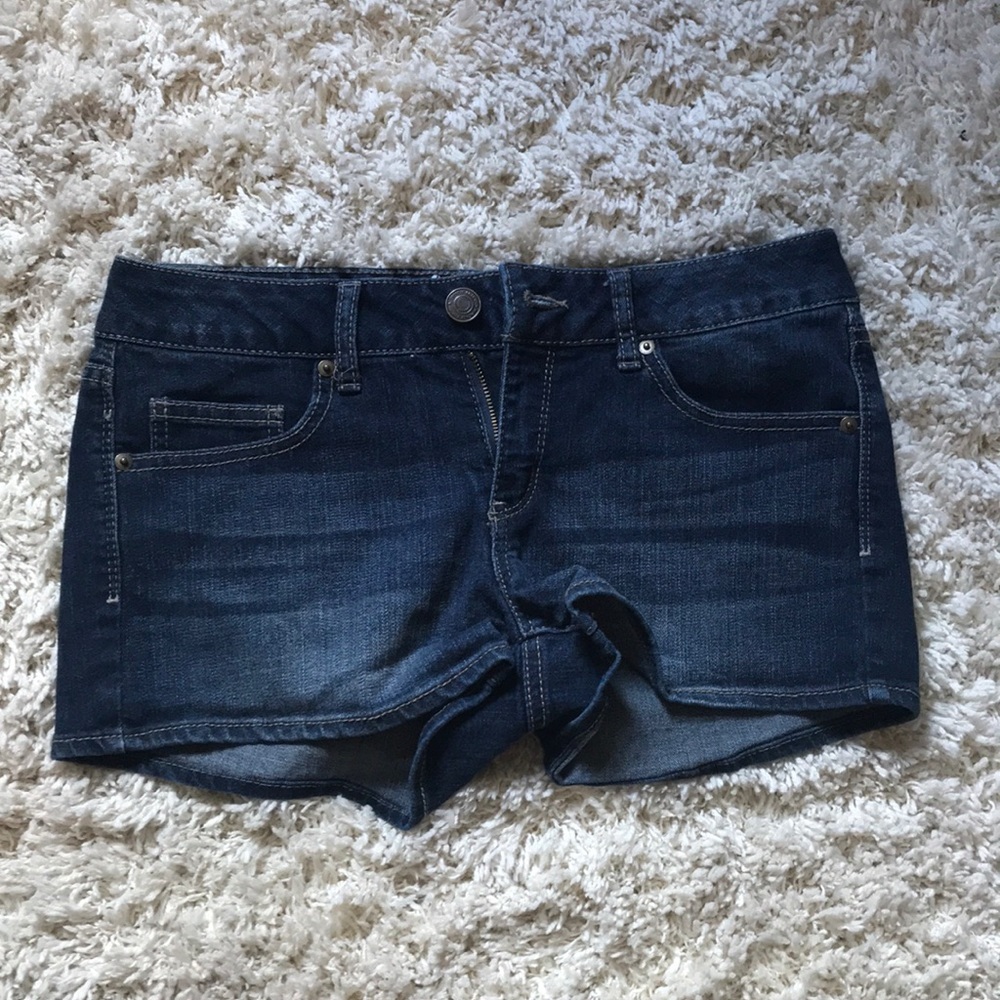 Mid-rise Jean shorts